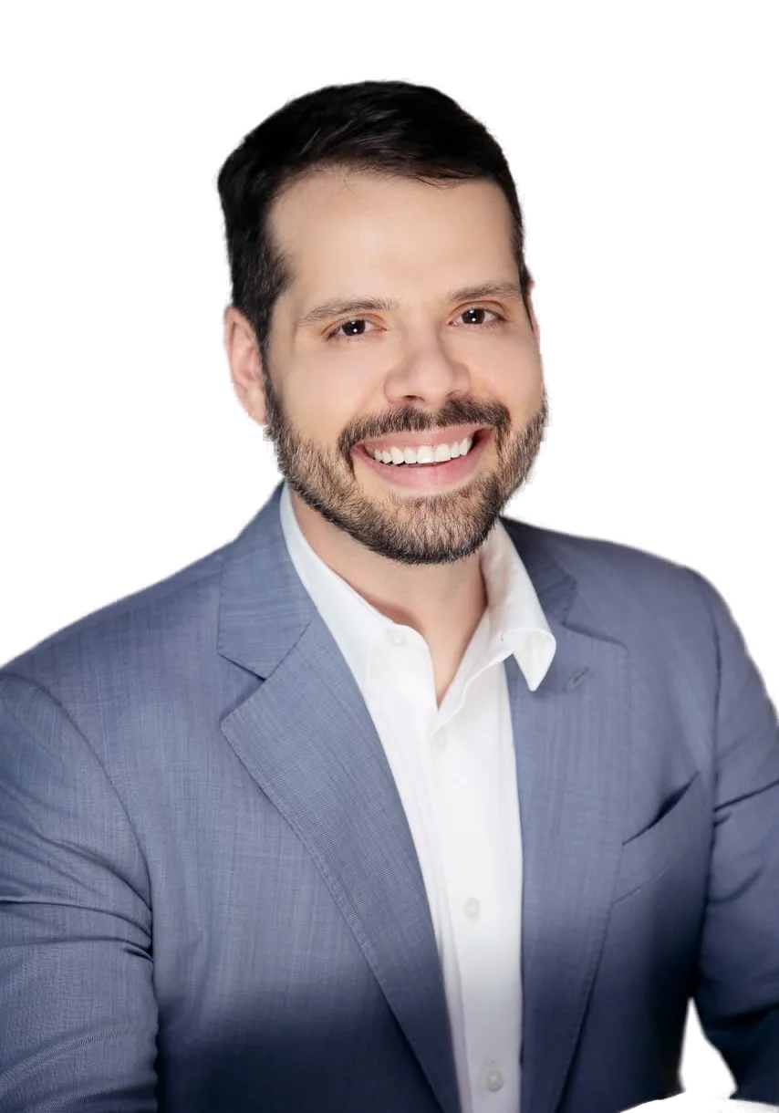 Retrato do Dr. Adriano Borges, cirurgião plástico em Brasília